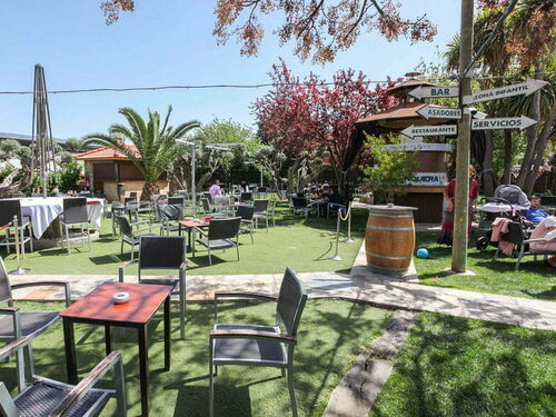 La Junquera – Terraza pet friendly con huerto urbano