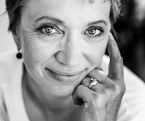 María