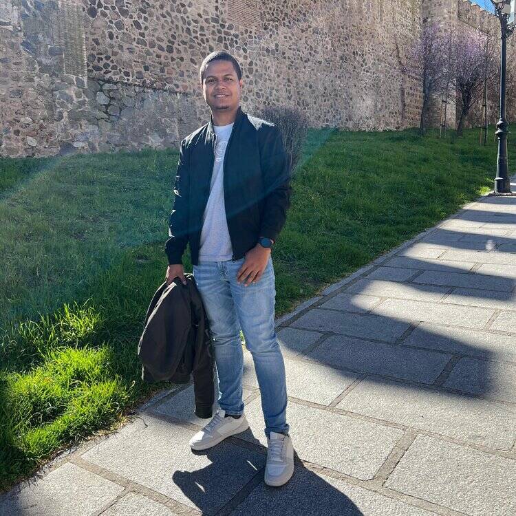 Foto de perfil de Roy